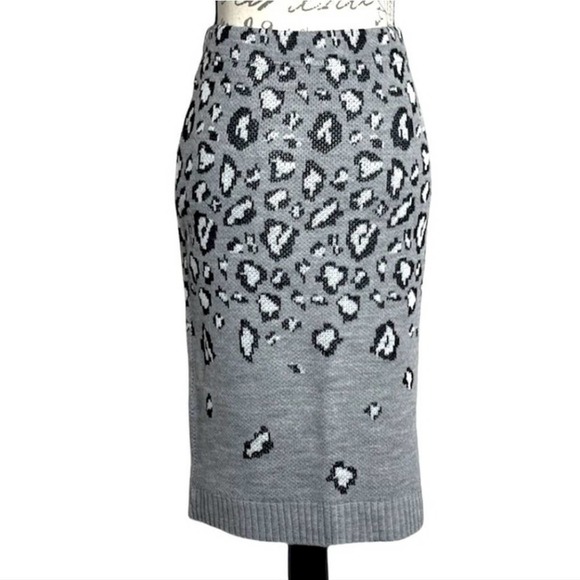 Express cheetah leopard print‎ stretch sweater skirt comfy size medium - Picture 1 of 8